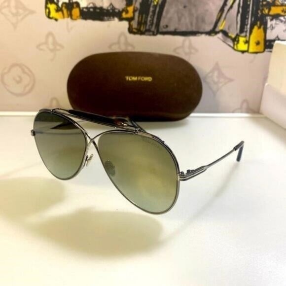 New Tom Ford Unisex Holden Brown Gradient Pilot  Sunglasses FT0818 08G","descrip - Picture 9 of 12